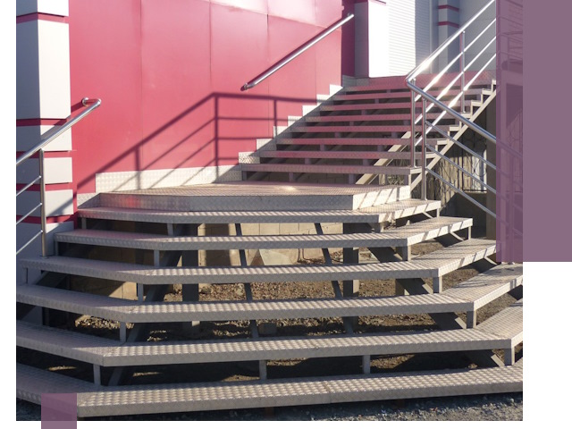 Лестницы для магазина в Белове — изготовление и монтаж