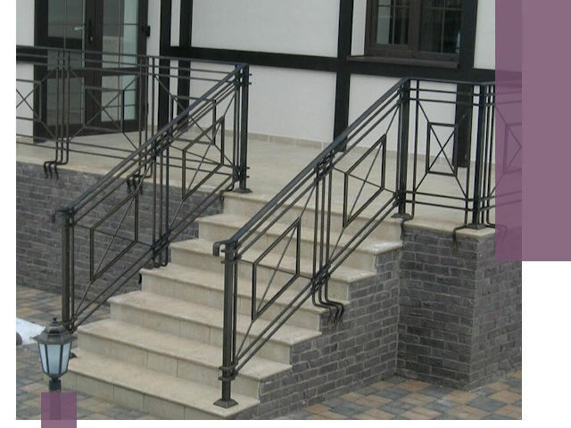 Перила для крыльца в Белове — монтаж, изготовление и установка