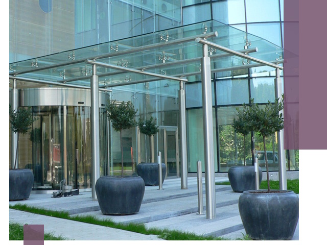 Навесы из стекла на заказ в Белове — монтаж и установка