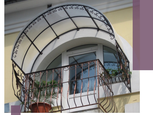 Козырьки над балконом в Белове — изготовление и монтаж